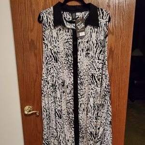 6X black and white abstract print blouse